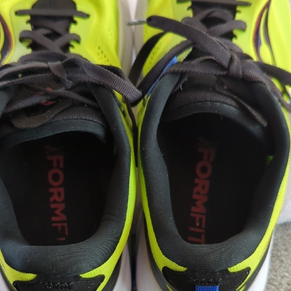 Saucony Men's Size 10 Neon Yellow Running Shoes Awesome Shape!!!! - Picture 12 of 15